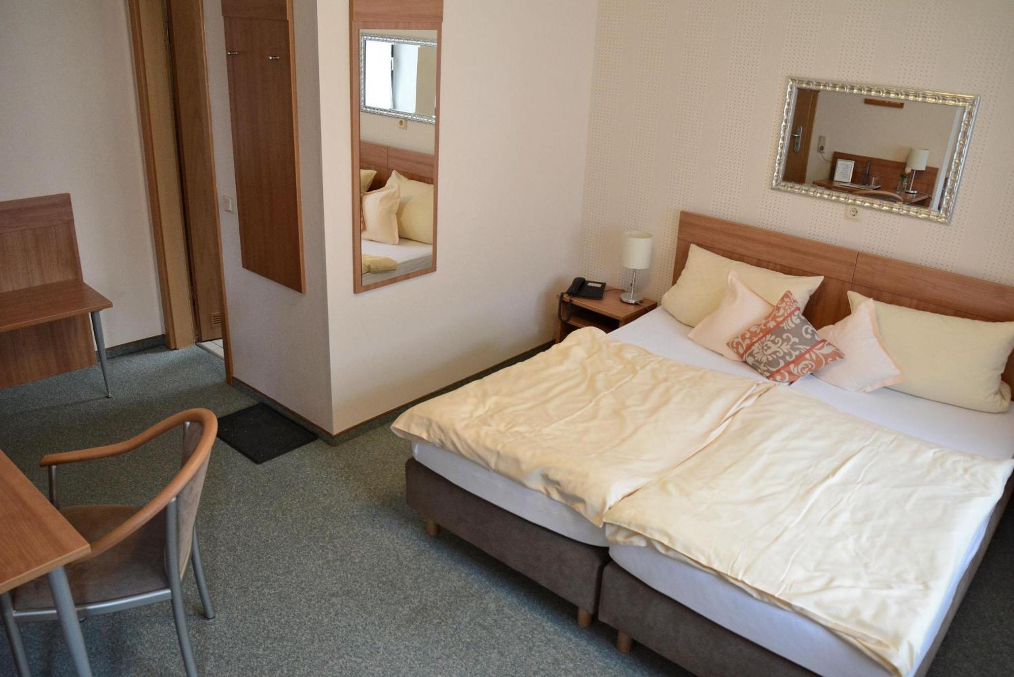Rosenhotel Scherer Schiffweiler 外观 照片